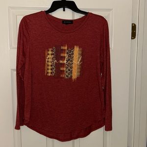 Women’s top. Excellent condition.